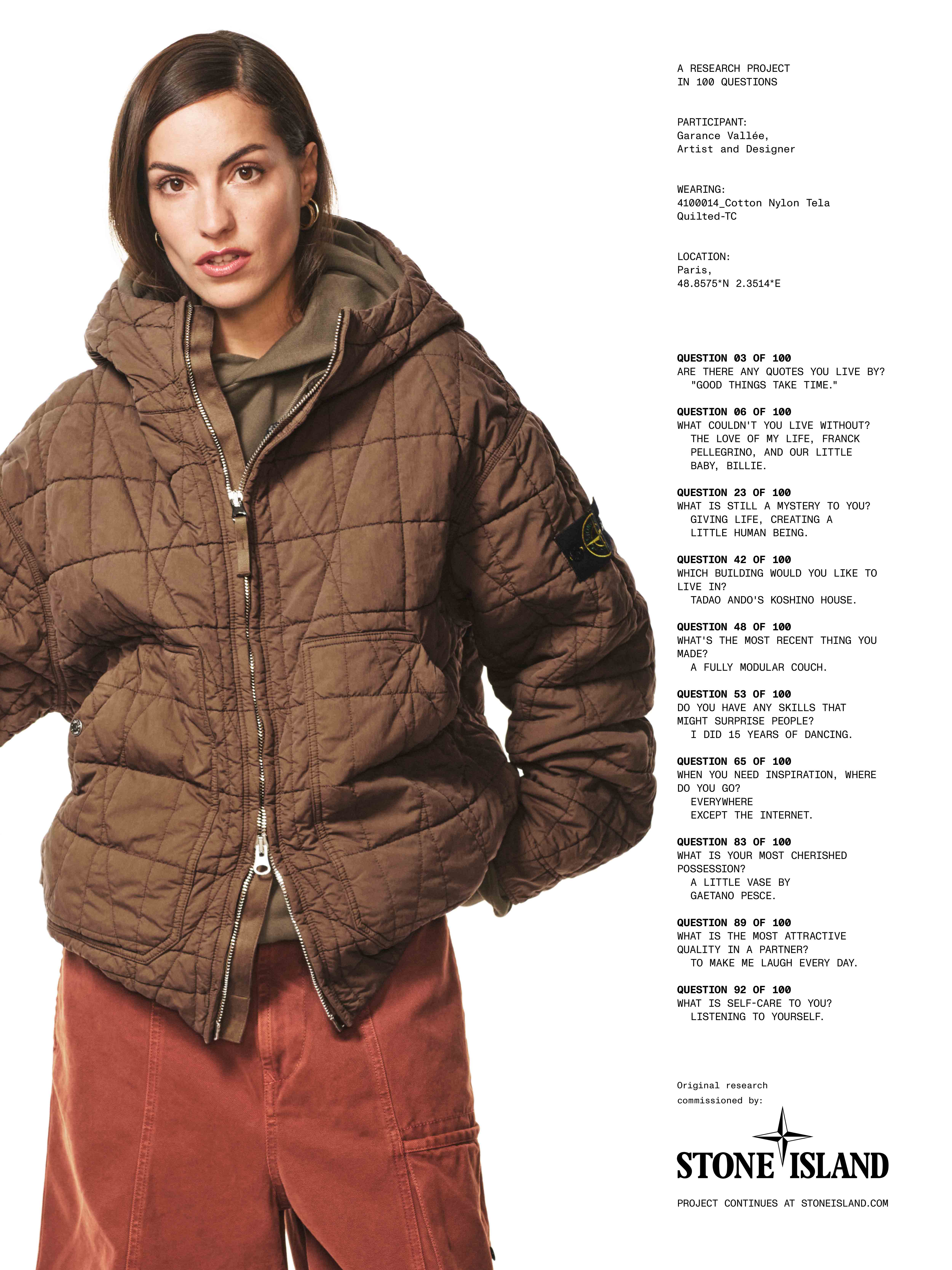 Garance Vallée portant une veste en cuir texturé Stone&nbsp;Island, portrait en buste